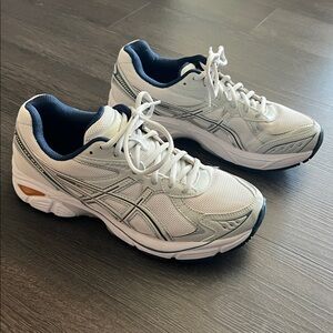 Asics Sneakers